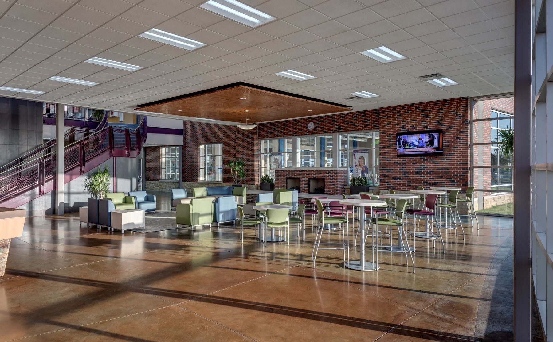 Warm wood, bright paints and stained concrete flooring mark the dry spaces, for an engaging and inviting touch. Expansive glass connects these areas to the more modern wet side.