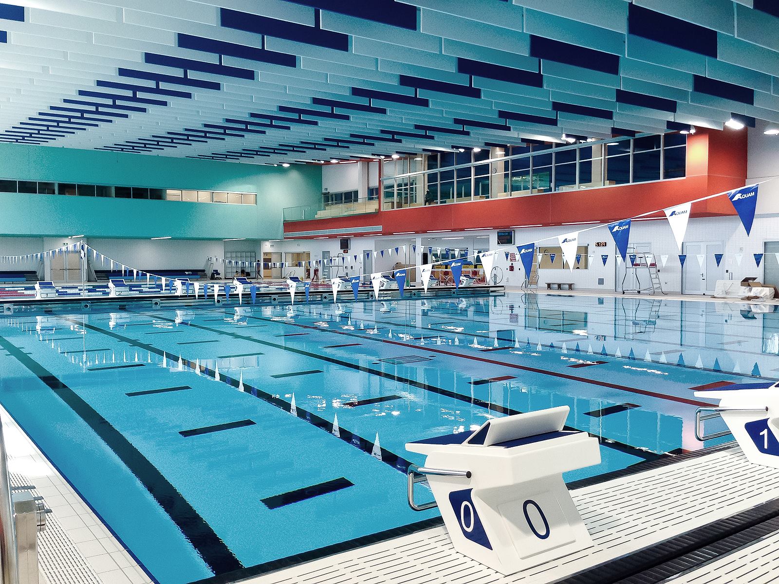 Mobile bulkheads allow operators to adjust the dimensions of the practice and competition pools, for versatility in programming. The training pool includes a 25-square-meter movable floor area so depth can be customized.