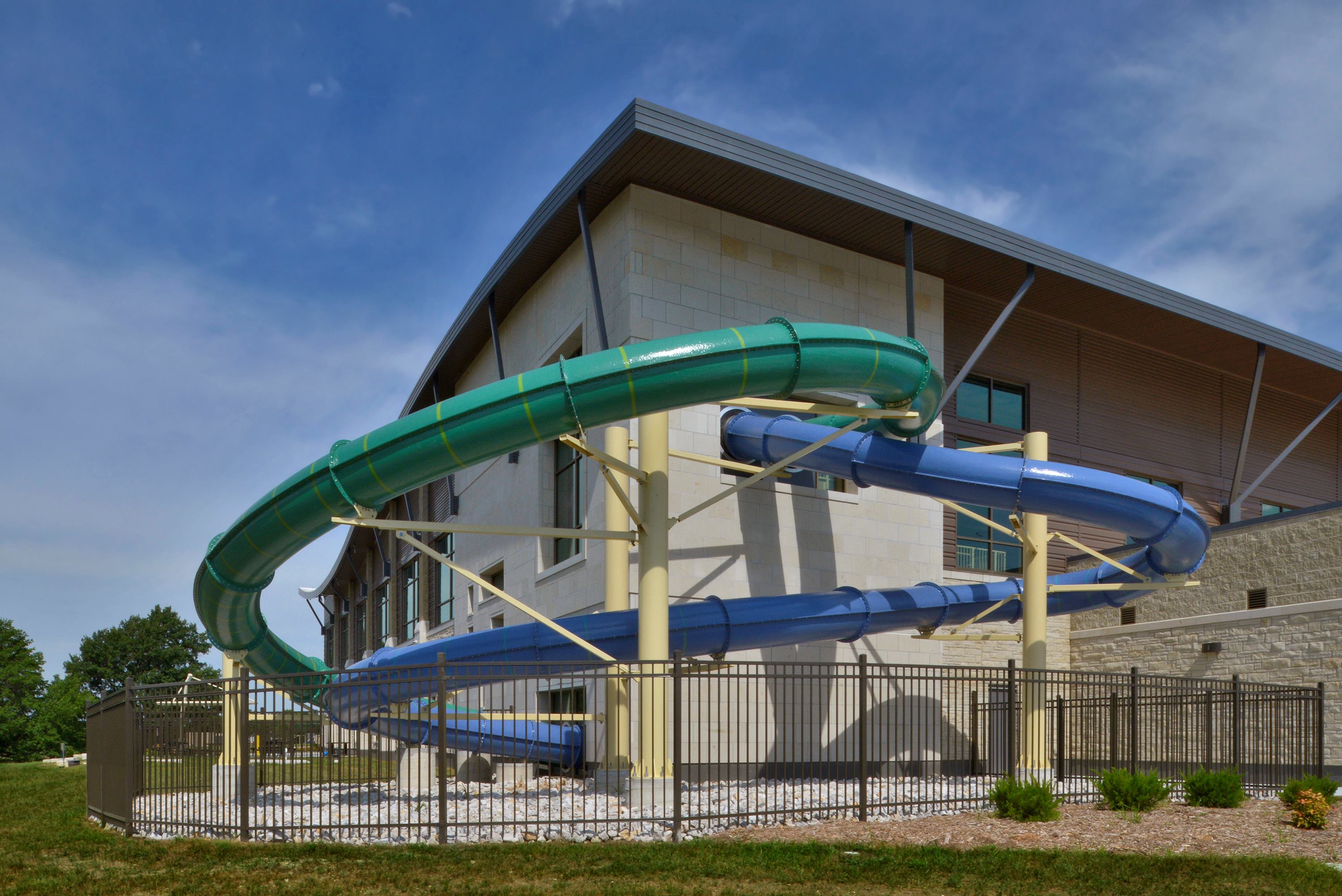 The facility features two slides that move users at different speeds. A timing system makes the faster slide more competitive. The flumes are carried outside to maximize interior space.