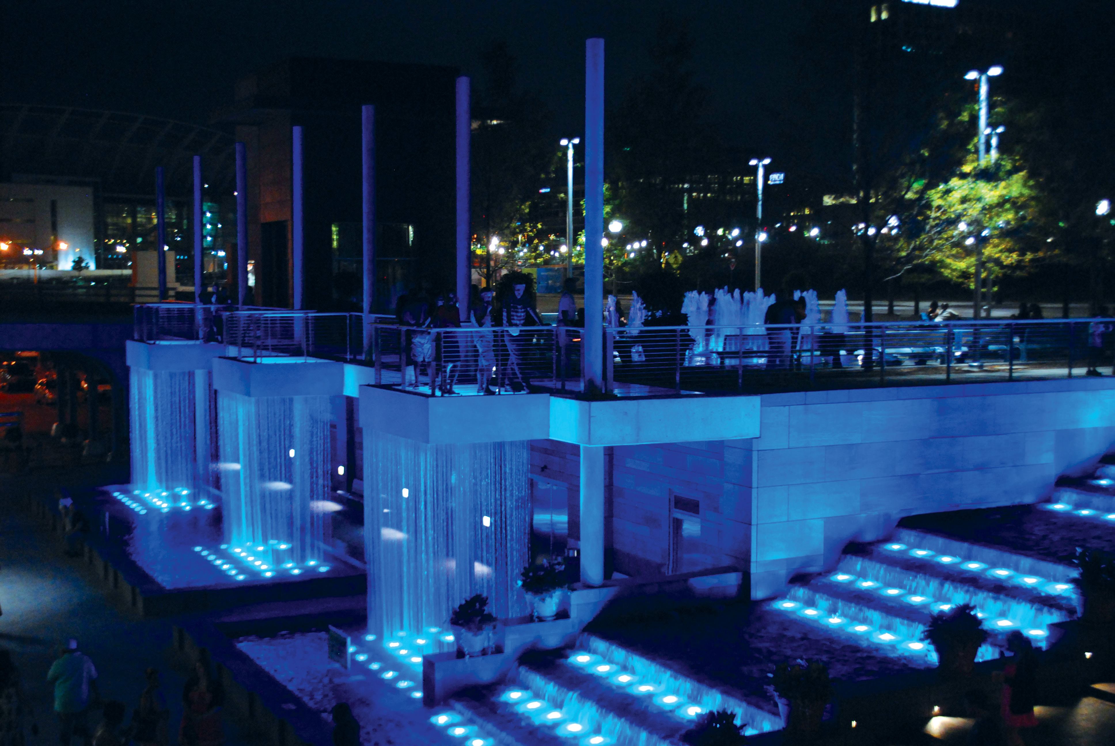 The Walnut Street fountains and stairs, with two large, cascading waterfeatures and more than 100 LED lights, mark the park’s entryway. The steps are anchored by three elevated glass observation stands, each with its own LED-lit water curtain to present a unique illuminated effect. The lights are programmed to sync with music and often have a theme. On Cincinnati Reds’ game days, for example, the features turn red and white.