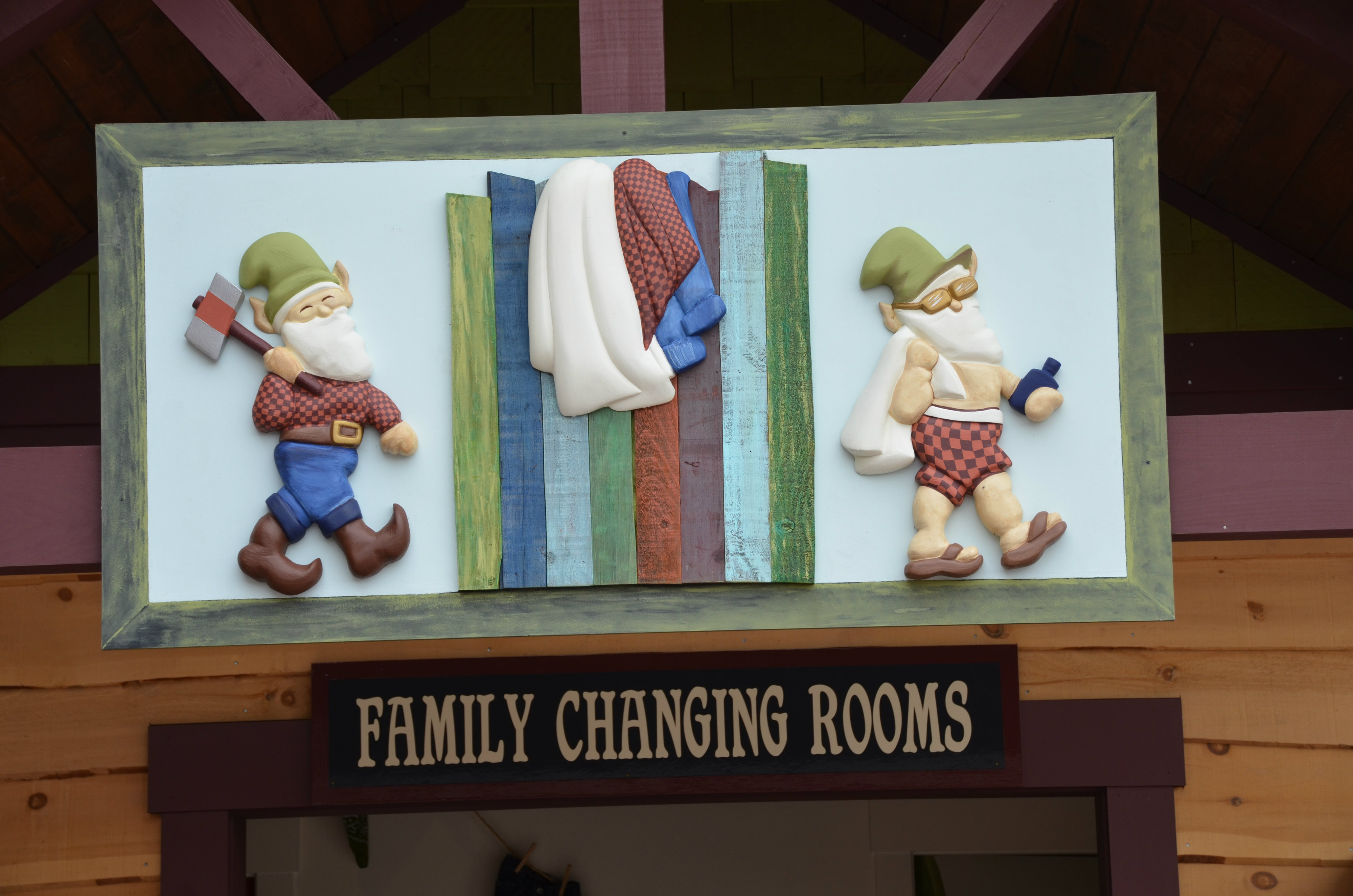 The Elfs Lodge includes 17 family changing rooms. Themed to look like the inside of a camping tent, each room offers parents and their children complete private and plenty of space. “That’s a huge surprise to all of our guests. They don’t have to divide the family,” Gainer adds. 