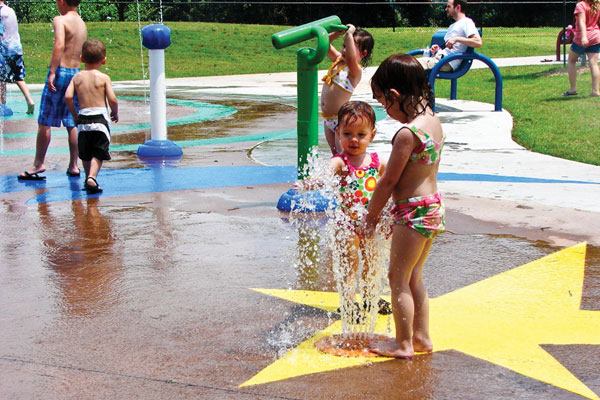 Several distinct activity

bays stimulate and challenge children of all ages. The

“toddler bay” encourages the little ones to engage in

cognitive development, sensory discovery, motor skills development

and socialization through interaction. The central area, the

“Family Bay,” allows all family members to play

together. The “Teen Bay” is the area where teens and

tweens can engage in high-energy play.
