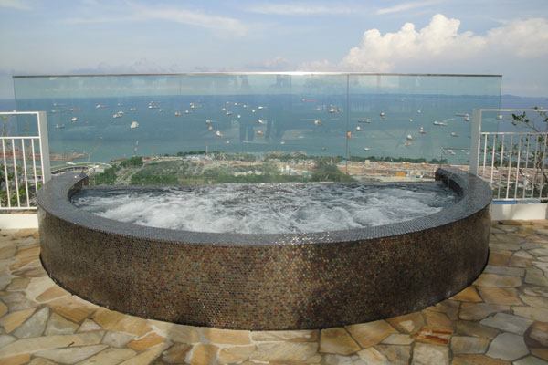 Opened in 2010, Singapore’s Marina Bay Sands resort’s SkyPark pool complex includes a 146-meter infinity-edge stainless steel pool,three large hydrotherapy spas, a wading pool and a reflecting pool.